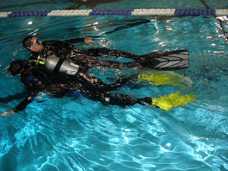 DSC02274 Trying one of the possible rescue swims. You grab your buddy by his arm, and pull him.
