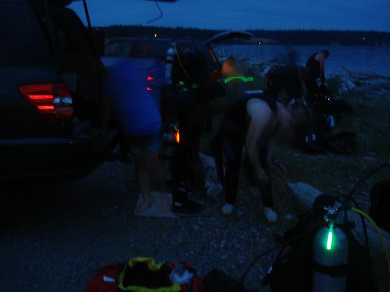 DSC02578 Each buddy team uses a chemlight of a different color.